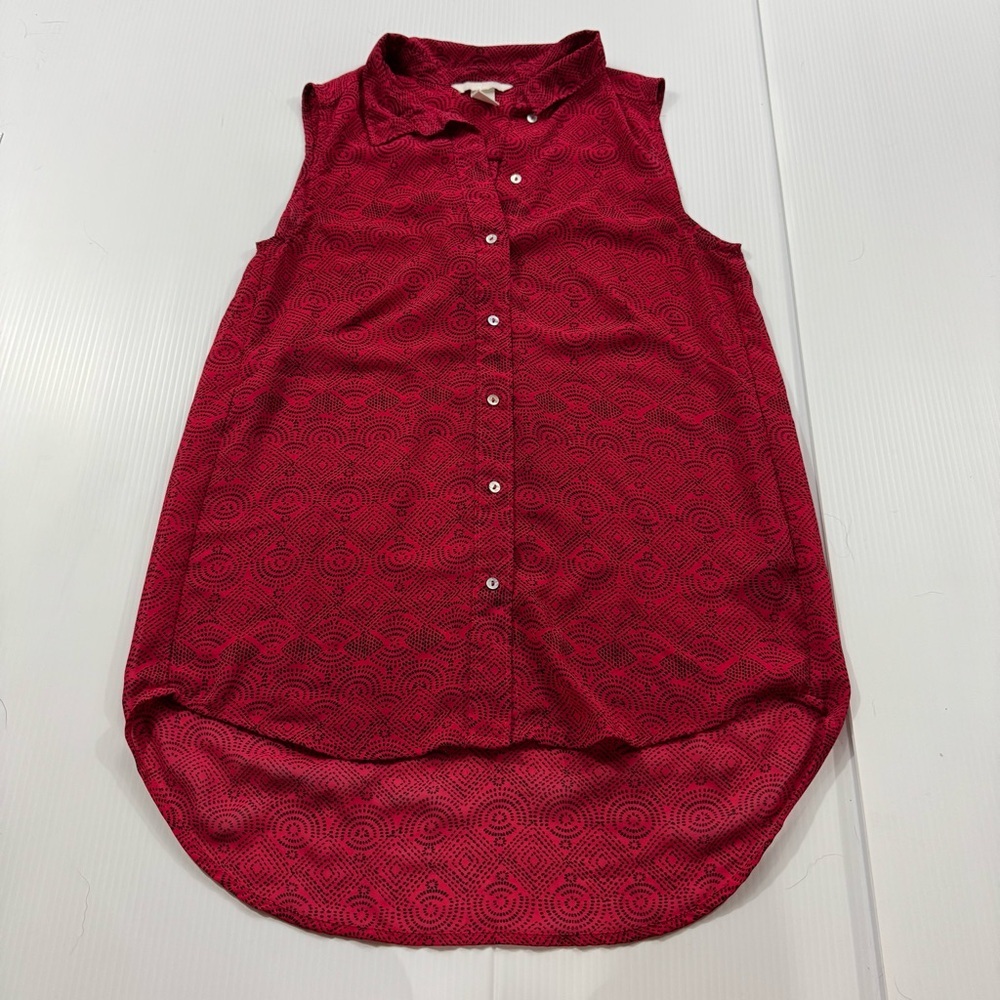 359. Women’s H&M Red Patterned Sleeveless Button-Down Shirt‎ (2)